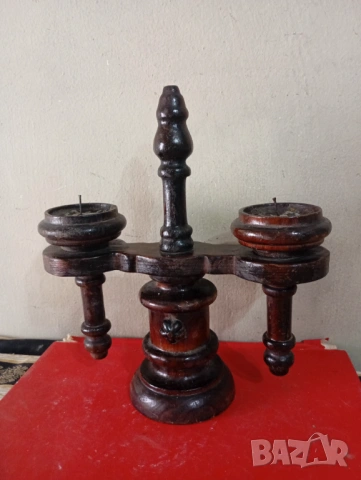 Винтидж дървен свещник