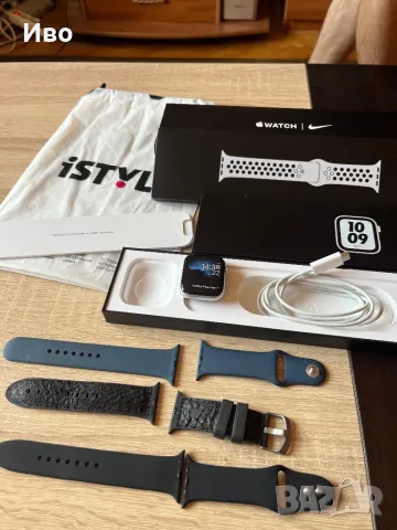 Apple Watch SE 44 mm Nike Edition, снимка 4 - Смарт часовници - 47325124