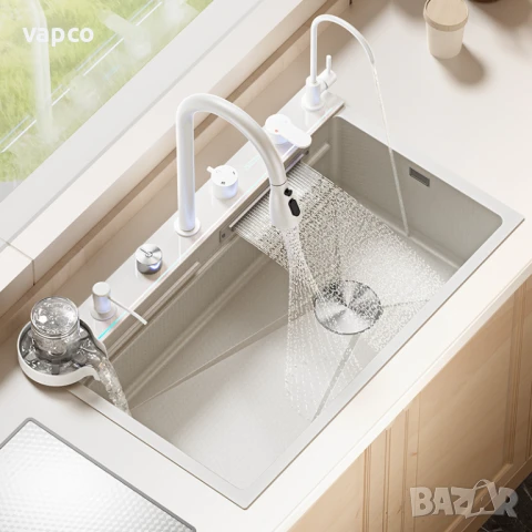Бяла кухненска мивка с опция за пълно персонализиране