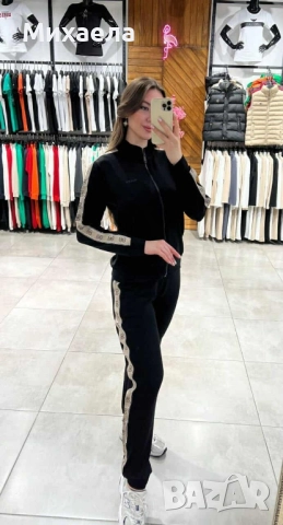 Ватирани дамски комплекти Guess - няколко цвята - 75 лв., снимка 2 - Спортни екипи - 52309534