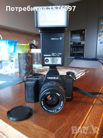 Куфар с фотоапарат Yashica 200 с обектив Yashica 35-70mm f/3.3-4.5 Macro, снимка 2 - Фотоапарати - 52730836