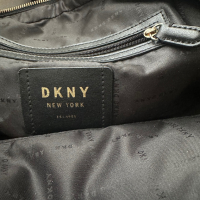 Дамска чанта DKNY, снимка 5 - Чанти - 44971697