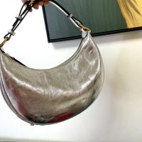 Налична чанта Fendi реплика, снимка 3 - Чанти - 45702229