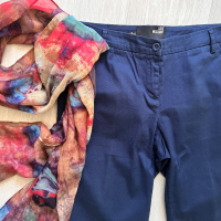 Love Moschino оригинален елегантен панталон и цветен шал, снимка 9 - Панталони - 45046618
