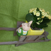Дървена каручка със саксийка и зайче, снимка 1 - Други стоки за дома - 45072144