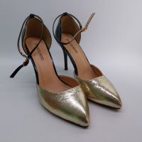 Дамски обувки с висок ток в златно и лачено черно, 39 номер, отлично състояние, снимка 1 - Дамски ежедневни обувки - 45447662