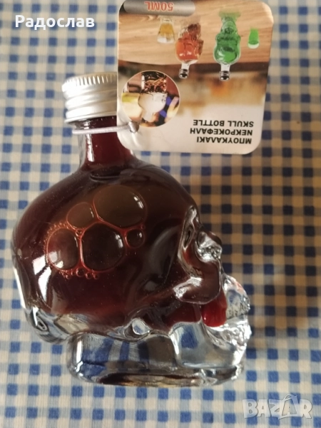 малка бутилка за алкохол Череп, снимка 1