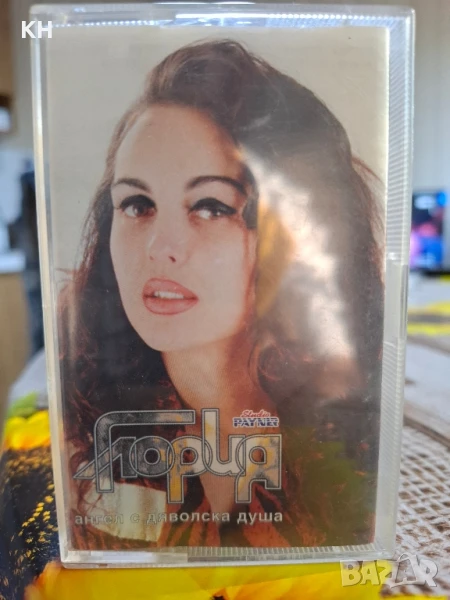 ГЛОРИЯ-АНГЕЛ С ДЯВОЛСКА ДУША, снимка 1