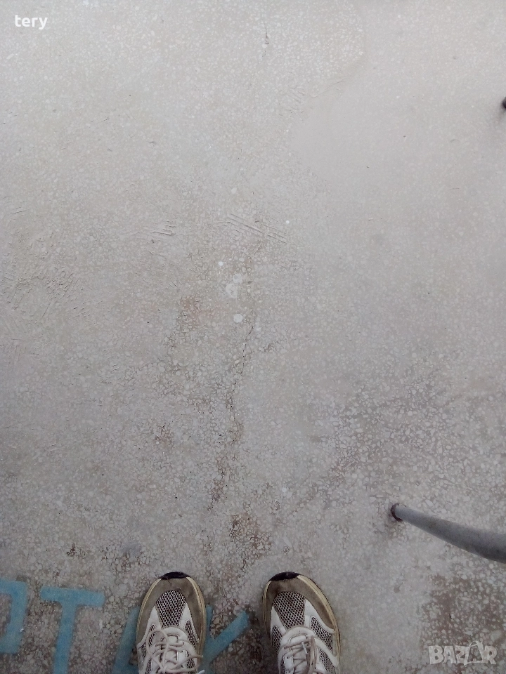 Дълбоко шлайфане на стар бетон мозайка., снимка 1