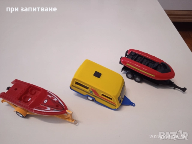 Метално Mitsubishi Pajero, с пластмасово ремарке с лодка; Каравана и ремаркета с лодки, 15 см., снимка 11 - Колекции - 50587001