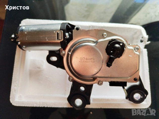 Моторче за задна чистачка за Audi A4 b8 комби (Avant), снимка 2 - Части - 52174440