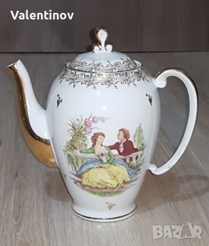 Старинна порцеланова кана за чай или мляко 