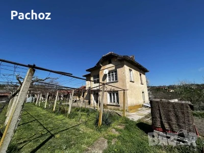 Двуетажна къща с двор на Центъра на с. Владиня, снимка 7 - Къщи - 51304745