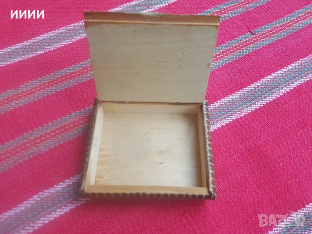 Дървена табакера , снимка 2 - Антикварни и старинни предмети - 53230251