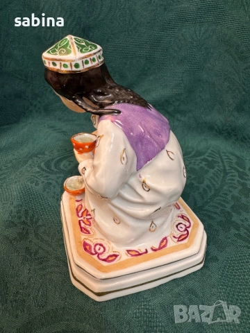 Статуетка „Малката домакиня“ / „Узбекско момиче с чайник“, Дулевский фарфоровый завод (Дулево), СССР, снимка 2 - Антикварни и старинни предмети - 52976436