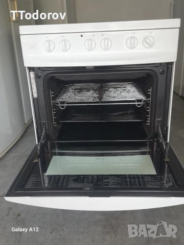 Готварска печка с керамичен плот Electrolux, LKK1822, снимка 2 - Печки, фурни - 52470634