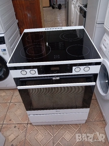 Свободно стояща печка с керамичен плот Gram с PIROLISE с две години гаранция!