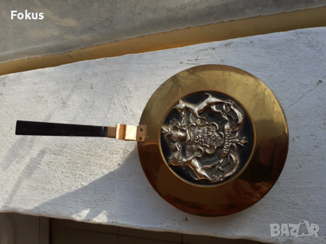 Интересен бронзов съд