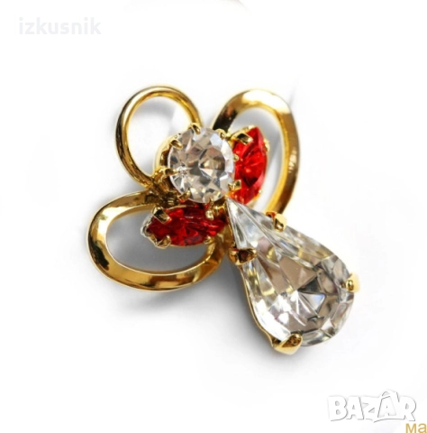 Кристална ангелска брошка от катедралата Нотр Дам