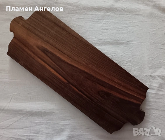 Дъска за сервиране, за рязане от стар сух орех. 