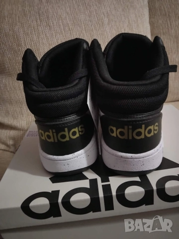 Мъжки кецове Адидас номер 40, снимка 4 - Маратонки - 52879890