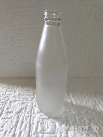 Матирана стъклена бутилка