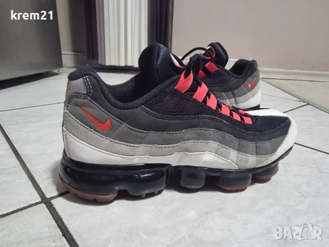 Nike Air Vapormax 95 Уникални! номер40, снимка 17 - Маратонки - 46925012