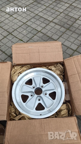 Един брой джанта Порше 911.