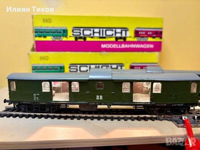 Четириосни пощенски/багажни вагона Schicht 1:87 HO влак, влакче, снимка 2 - Влакчета, самолети, хеликоптери - 53924774