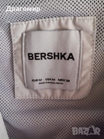 Ветровка Bershka - M, снимка 2 - Спортни дрехи, екипи - 53192798