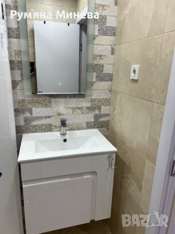 Огледало за баня и Долен ПВЦ шкаф за баня с мивка, батерия 