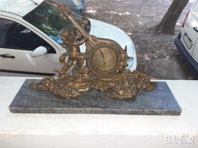 Стар красив каминен бароков часовник бронз мрамор