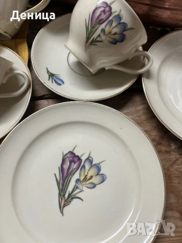 Усмихващи минзухарчета💜 Слонова кост, ръчно рисувани минзухари, златен кант ⚜️ КPM u втора маркиров, снимка 3 - Сервизи - 53408874