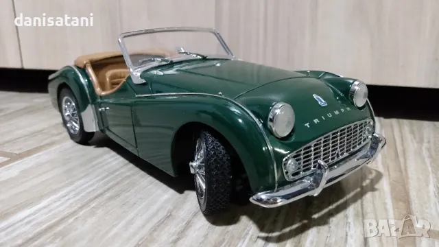 Колекционерски модел на Автомобил Triumph TR3A, снимка 1 - Колекции - 48766249