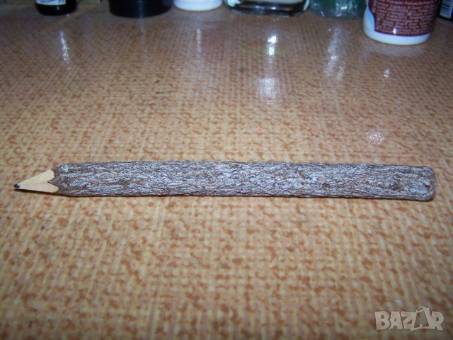 Молив с кора от дърво