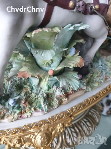 Capodimonte скулптура 45см/Каподимонте стара голяма порцеланова фигура-композиция/карета-любовници, снимка 15 - Статуетки - 52571683