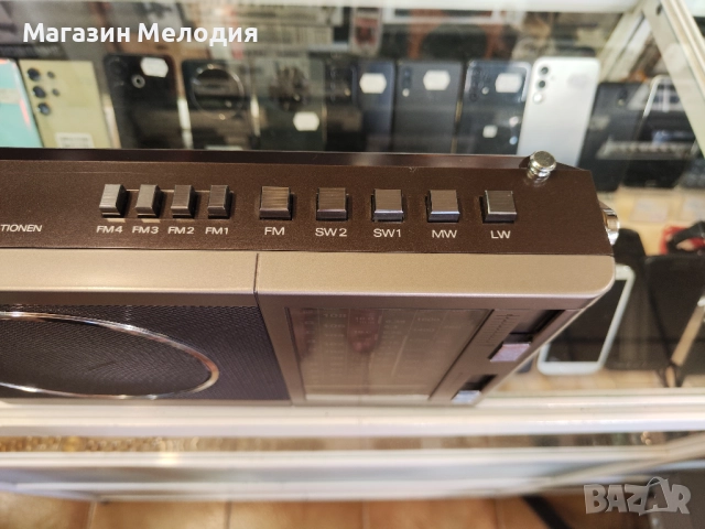Радио Grundig Concert Boy 220 В отлично техническо и визуално състояние., снимка 8 - Радиокасетофони, транзистори - 51843482