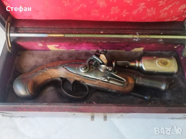 Кремъчен пистолет в куфарче., снимка 2 - Бойно оръжие - 51075802