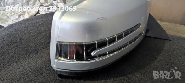 Продавам оригинално дясно електрическо огледало за Мерцедес W 204 от 2007 до 2014г , снимка 2 - Аксесоари и консумативи - 51382491