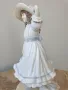 Колекционерска английска порцеланова фигура Royal Worcester Grandmas Bonnet/статуетка 19см, снимка 2