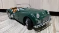 Колекционерски модел на Автомобил Triumph TR3A, снимка 1