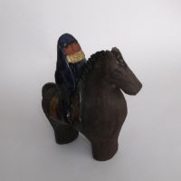 Керамична фигура Викинг на кон, шведска керамика, маркирана за произход, снимка 6 - Статуетки - 45784221