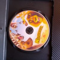 Мадагаскар DVD филм хитово детско филмче забавно лъв зебра жираф хипопотам, снимка 2 - Анимации - 45271465