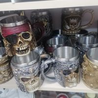Продавам метални чаши с черепи! , снимка 1 - Декорация за дома - 45683324