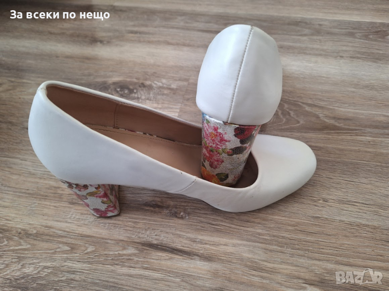 Дамски бели обувки със шарен ток на цветя 39 номер, снимка 1