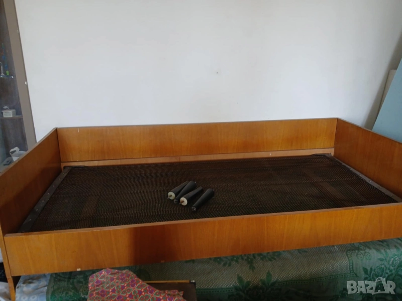 2 броя Дървено легло с пружина, снимка 1