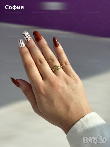 Златист дамски пръстен от медицинска стомана с изискана декорация звезда и блестящи камъни, снимка 1