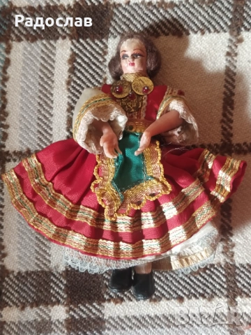 стара малка кукла