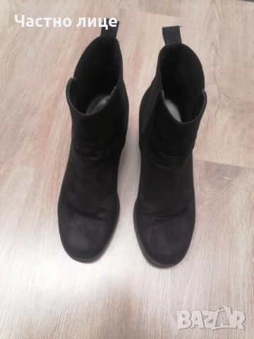 38н.Намалени дамски боти, стелка 25 см, ток 8 см. , снимка 2 - Дамски боти - 52518797