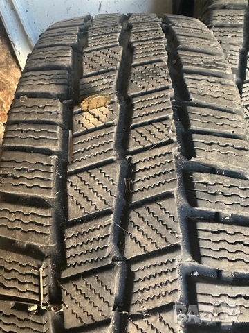 2 броя гуми 16 цола от sprinter 235 65 16 C осем плата, снимка 3 - Гуми и джанти - 50054015